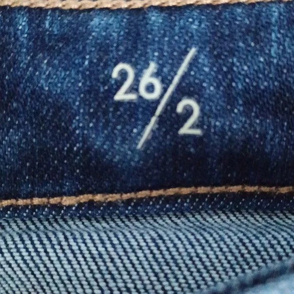 Liverpool The CROP Flare Sz.26/2. Rise 8.5". Raw Hem. L.25".Whiskered Finish.EUC - Picture 7 of 9